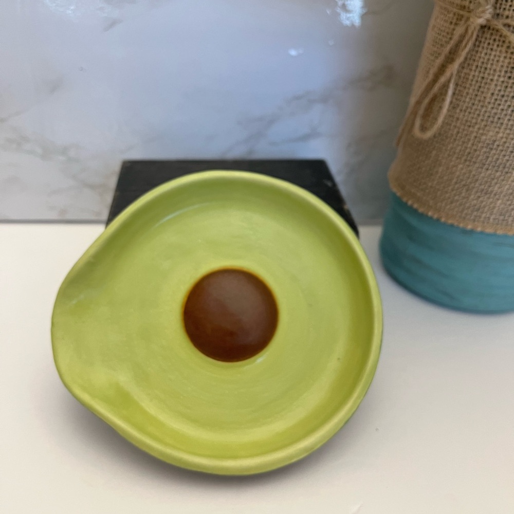 Hand made artist Amanda Morettini Amandapaintsandpots ceramic avocado spoon rest
